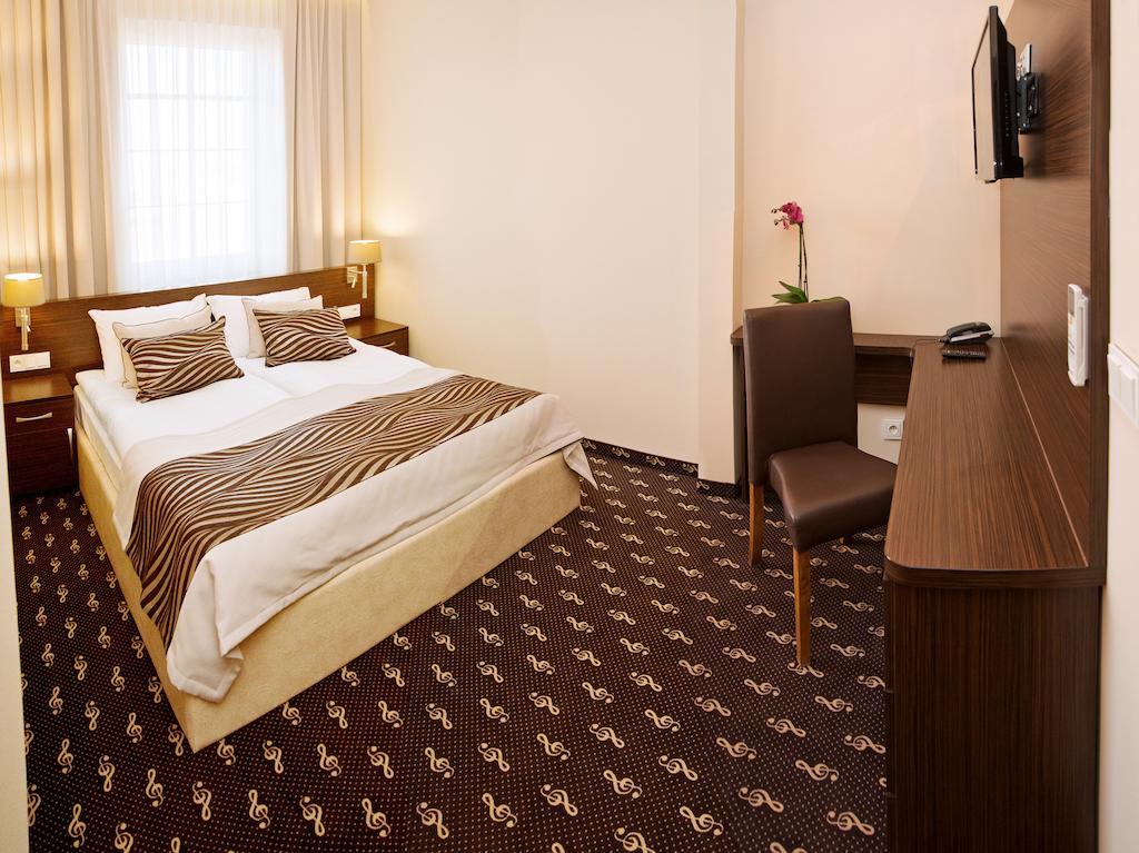 Hotel Fryderyk Ныса Номер фото