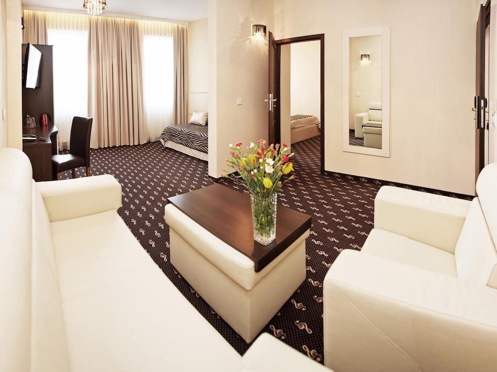 Hotel Fryderyk Ныса Номер фото