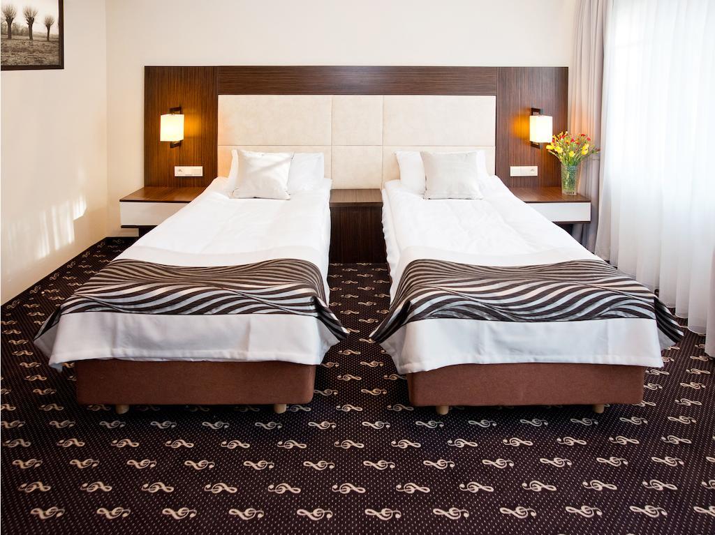 Hotel Fryderyk Ныса Номер фото