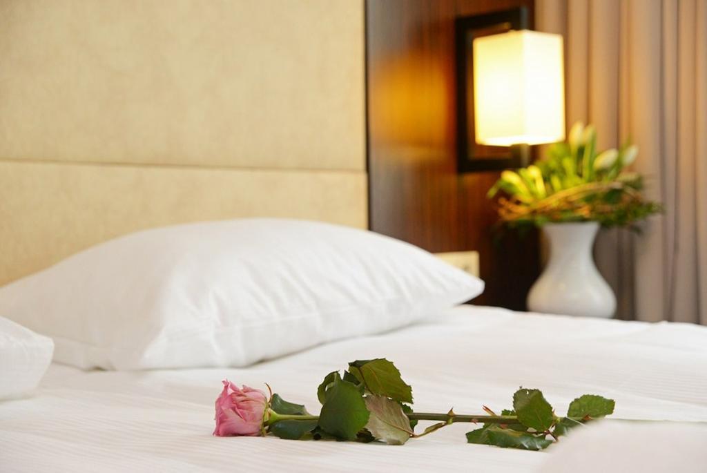 Hotel Fryderyk Ныса Номер фото