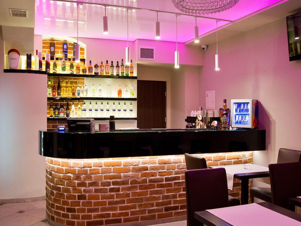Hotel Fryderyk Ныса Экстерьер фото