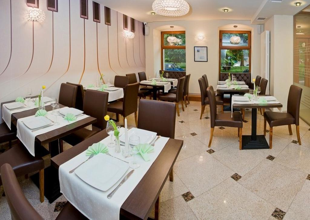 Hotel Fryderyk Ныса Экстерьер фото