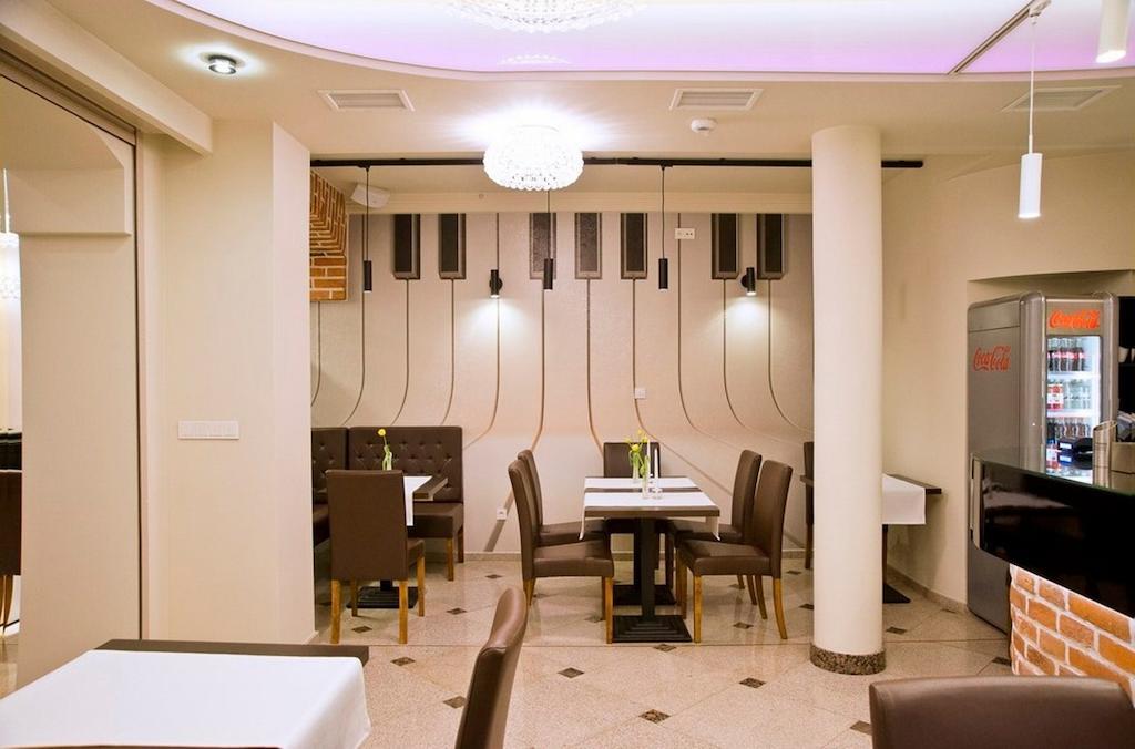 Hotel Fryderyk Ныса Экстерьер фото