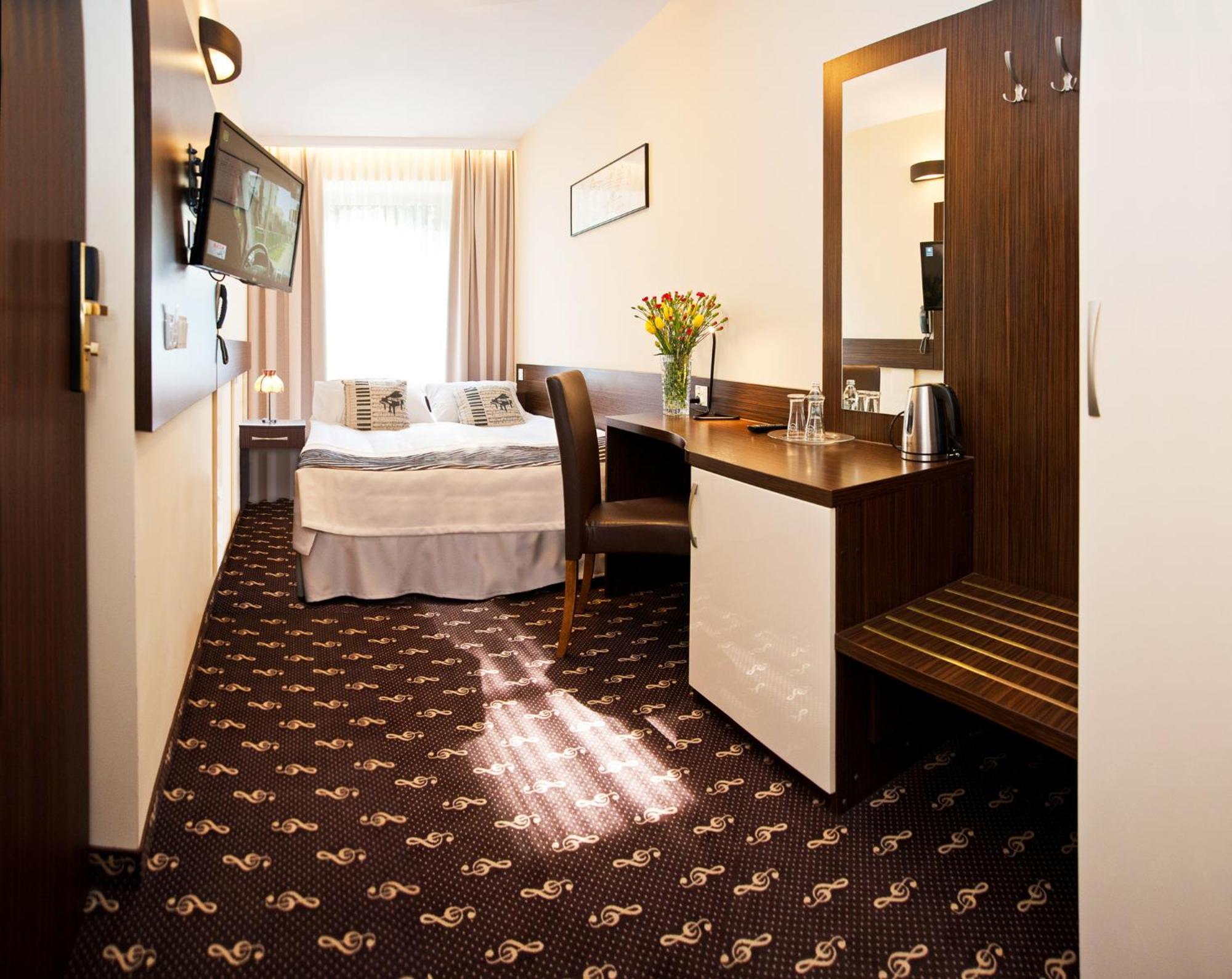 Hotel Fryderyk Ныса Номер фото